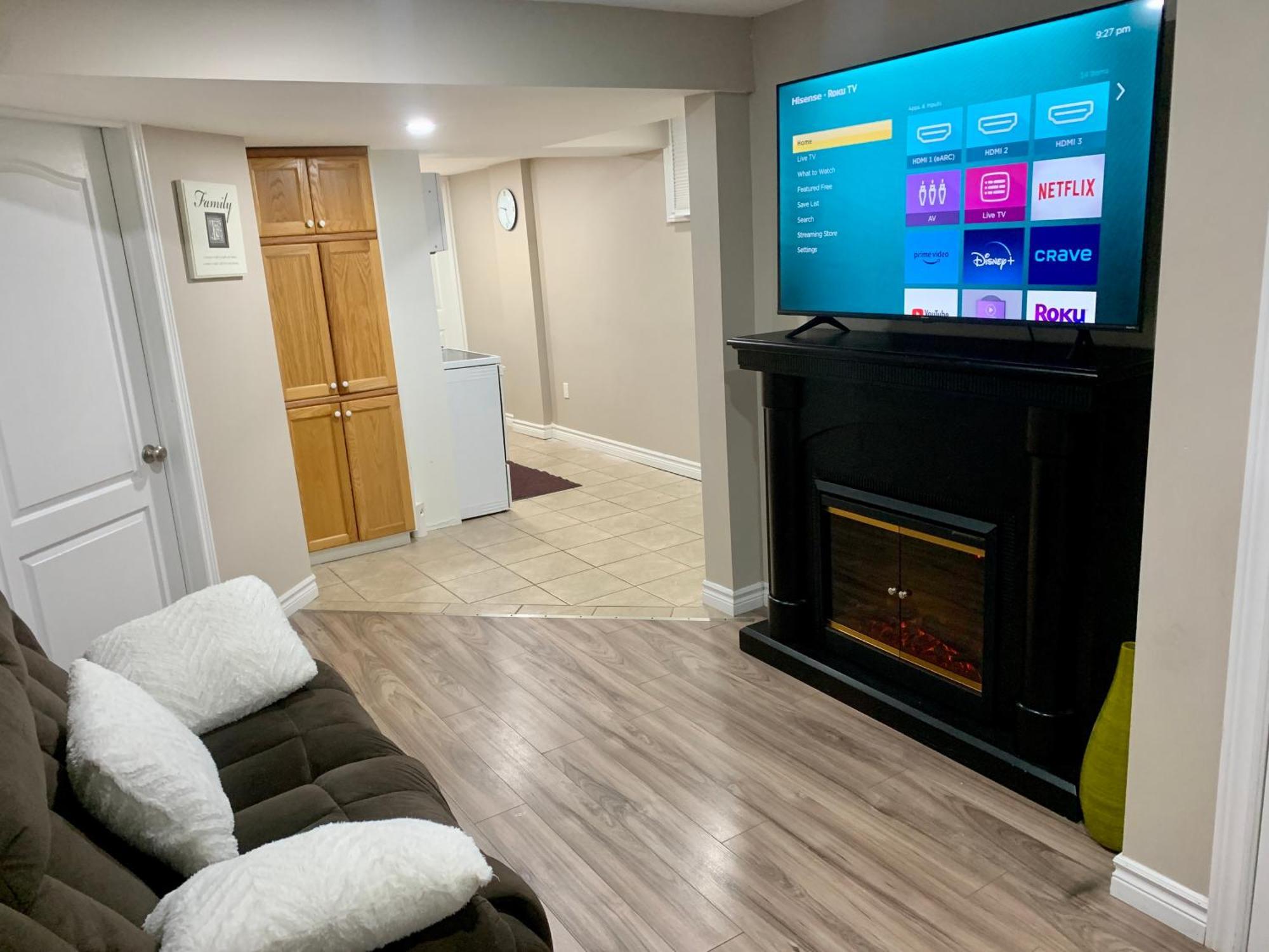 1 Room In A Cozy And Beautiful Basement Гуэлф Экстерьер фото