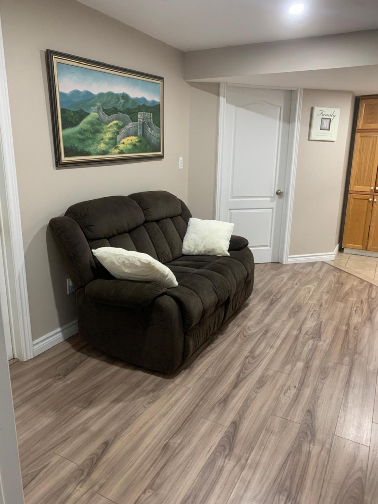 1 Room In A Cozy And Beautiful Basement Гуэлф Экстерьер фото