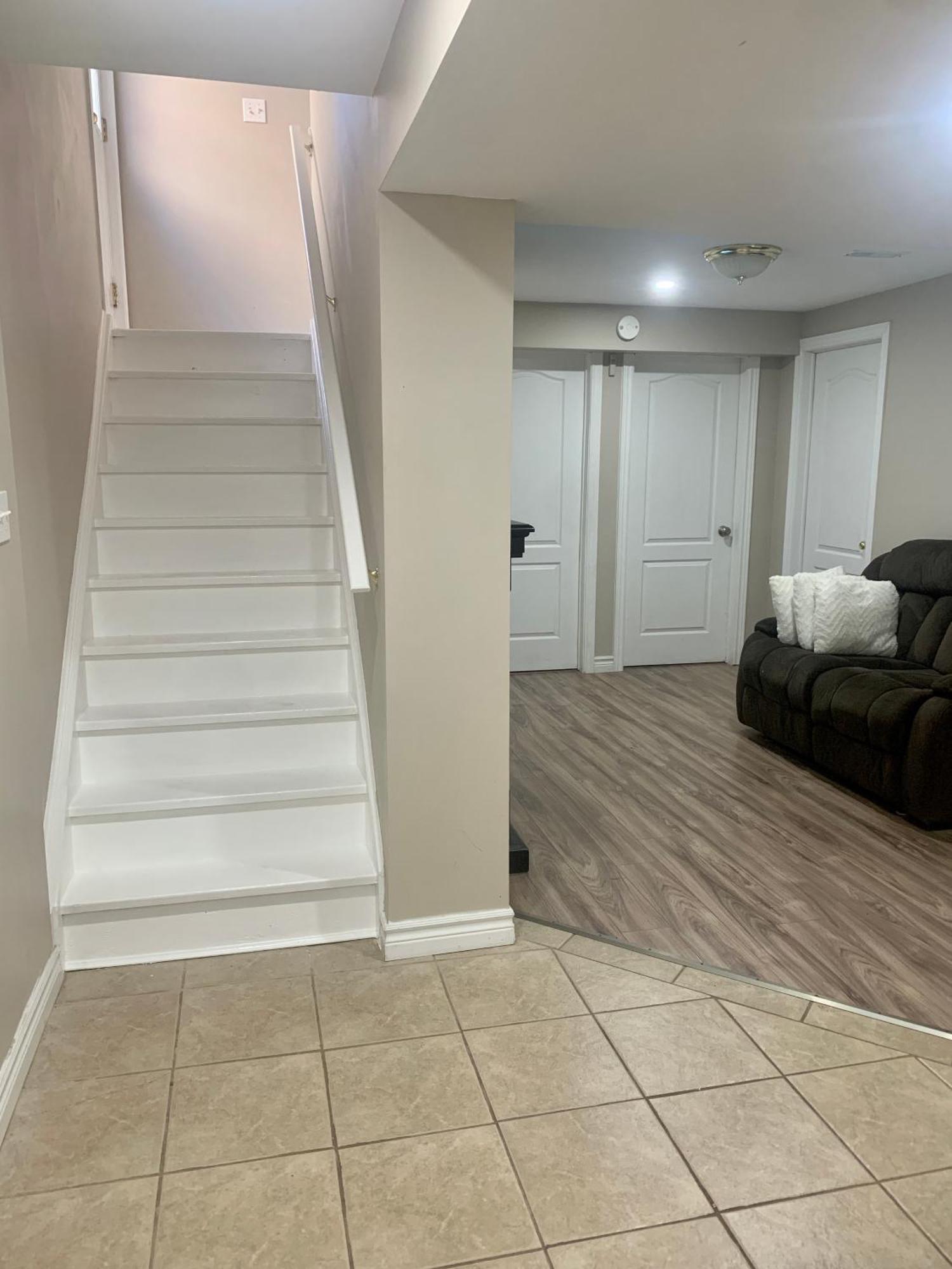 1 Room In A Cozy And Beautiful Basement Гуэлф Экстерьер фото